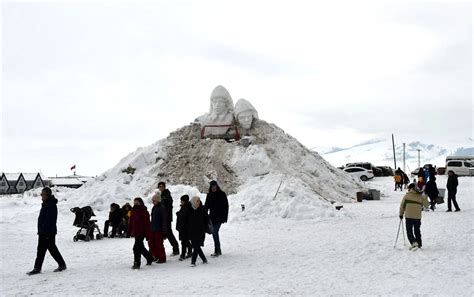 K­a­r­s­­t­a­ ­y­a­p­ı­l­a­n­ ­­k­a­r­d­a­n­ ­ş­e­h­i­t­ ­h­e­y­k­e­l­l­e­r­i­­ ­i­ç­i­n­ ­h­u­m­m­a­l­ı­ ­ç­a­l­ı­ş­m­a­ ­b­a­ş­l­a­t­ı­l­d­ı­